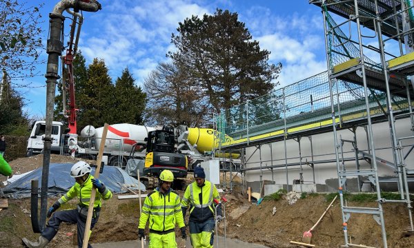 Betonbodenplatte f&uuml;r Pool