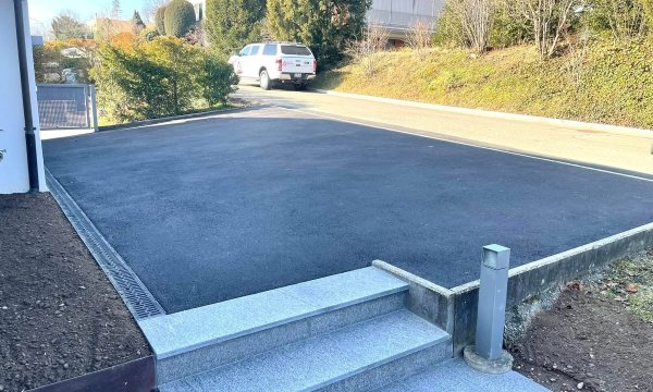 Zufahrt und Platz erneuert