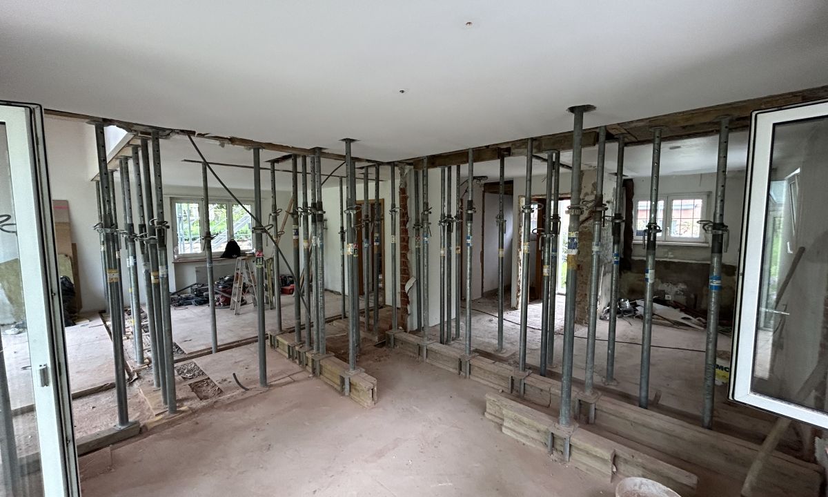 Ob Teilumbau, Gesamtsanierung oder Modernisierung: Wir verwandeln Ihr Zuhause in einen stilvollen, funktionalen und zeitgemässen Lebensraum. Als Bauunternehmen mit Erfahrung begleiten wir Sie kompetent, flexibel und lösungsorientiert. Bestehende Gegebenheiten nach Ihrem Wunsch umbauen, das ist unser Business!