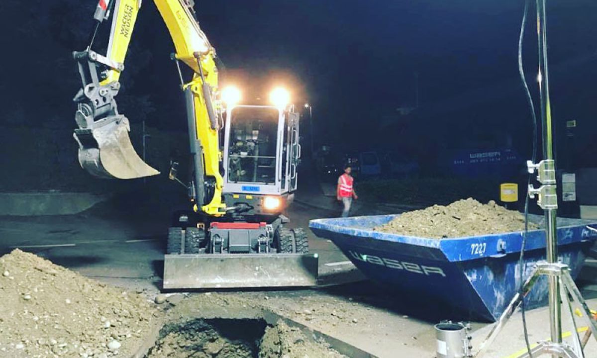 Ein Wasserleitungsbruch erfordert sofortiges Handeln – wir sind 24 Stunden am Tag, 365 Tage im Jahr für Sie im Einsatz. Für Gemeinden und Kunden in Basel-Land bieten wir schnelle, professionelle Reparaturen von Rohrbrüchen. Dank unserer eigenen modernen Richtpressentechnik können wir viele Rohrschäden zeitnah und sauber beheben – ohne große Baustellen.